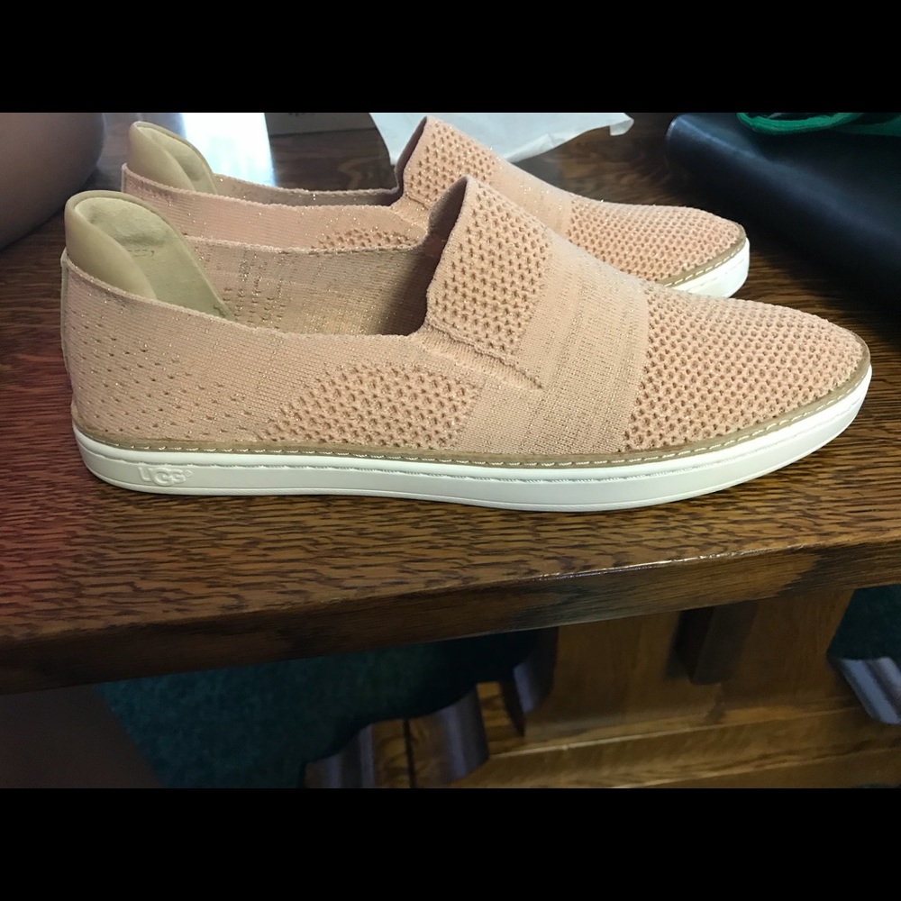 Uggs Women’s Sammy Sneaker in Metallic Peach